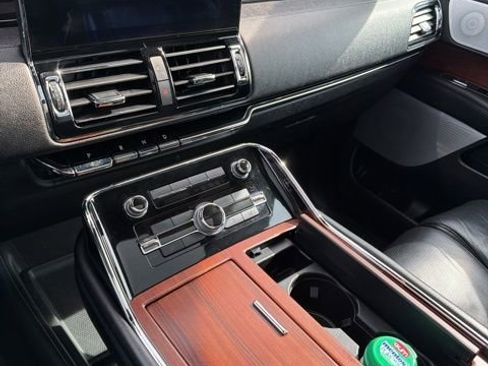 Used 2020 Lincoln Navigator L Reserve w/ Luxury Package image 16