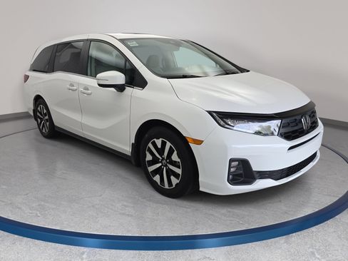 Certified 2026 Honda Odyssey EX-L image 3