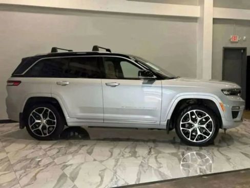 Used 2022 Jeep Grand Cherokee Summit AWD/4WD image 39
