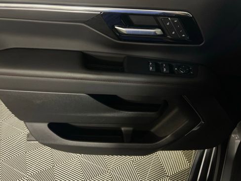 Used 2025 Chevrolet Suburban RST image 25