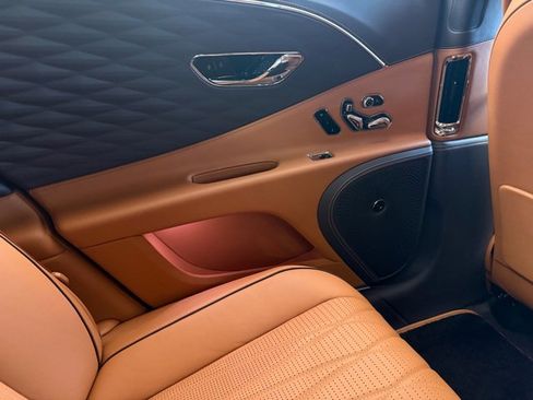 Used 2020 Bentley Flying Spur W12 image 38