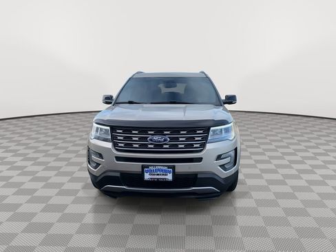Used 2017 Ford Explorer XLT w/ Equipment Group 202A image 2