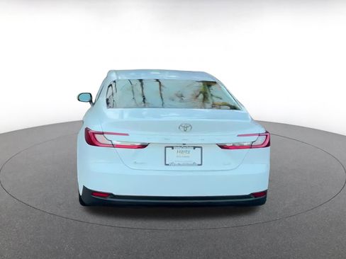 Used 2025 Toyota Camry LE image 12