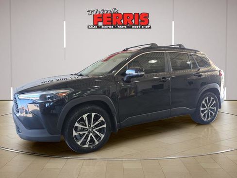 Used 2022 Toyota Corolla Cross XLE w/ Convenience Package FWD image 1
