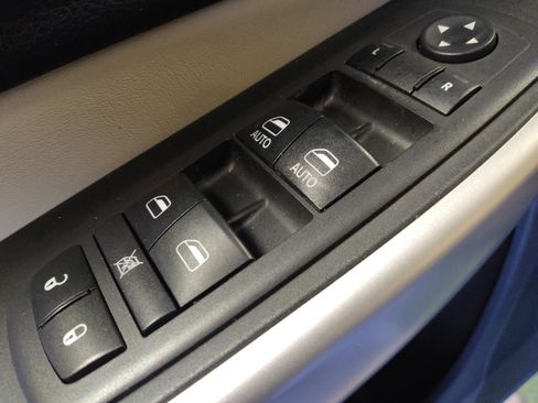 Used 2018 Jeep Cherokee Limited image 27
