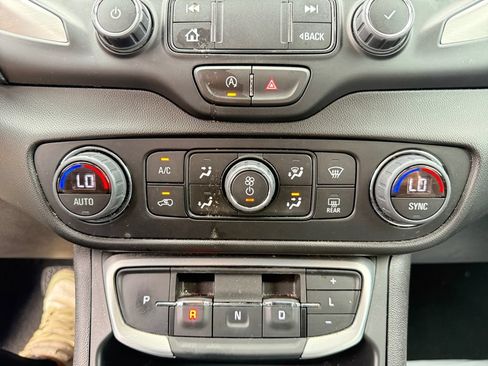Used 2024 GMC Terrain SLT AWD/4WD image 31