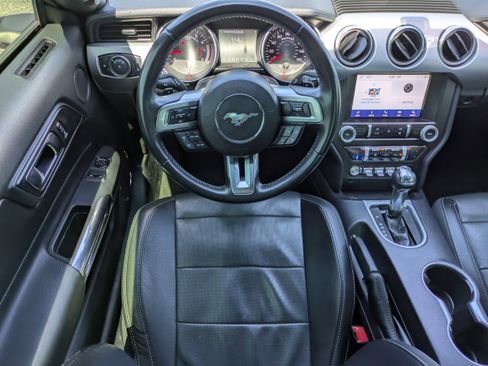 Used 2020 Ford Mustang Premium image 4