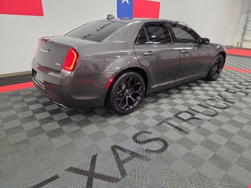Used 2019 Chrysler 300 Touring w/ Sport Appearance Package image 25