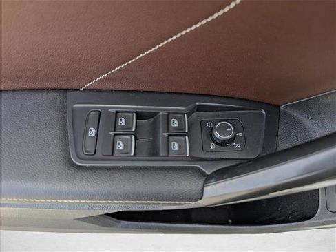 Used 2022 Volkswagen Tiguan SEL R-Line image 10