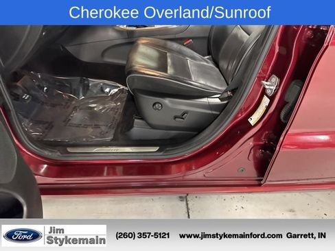 Used 2019 Jeep Grand Cherokee Overland AWD/4WD image 38