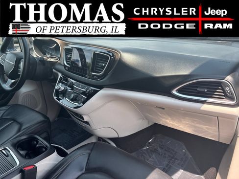 Used 2018 Chrysler Pacifica Touring-L Plus w/ Tire & Wheel Group FWD image 26