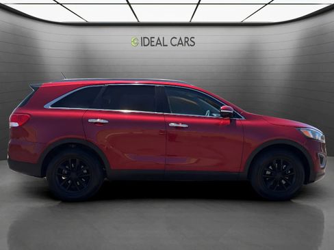 Used 2017 Kia Sorento FWD image 4