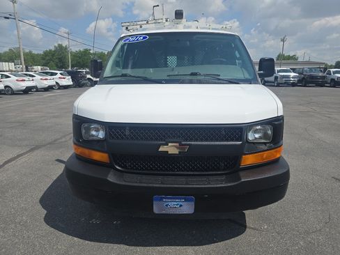Used 2016 Chevrolet Express 2500 RWD image 3