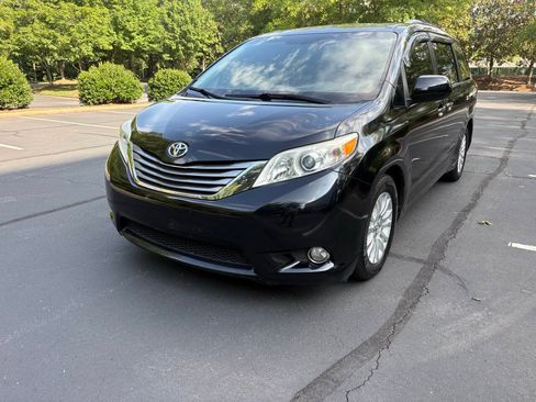 Used 2016 Toyota Sienna XLE FWD image 8