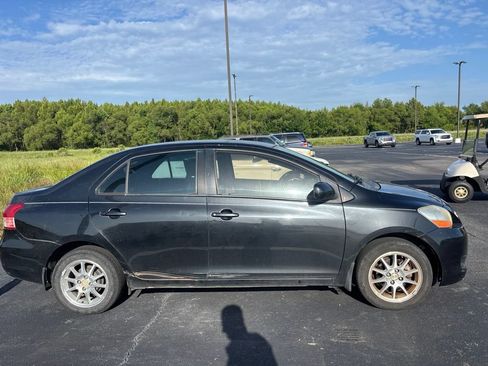Used 2010 Toyota Yaris Sedan FWD image 4