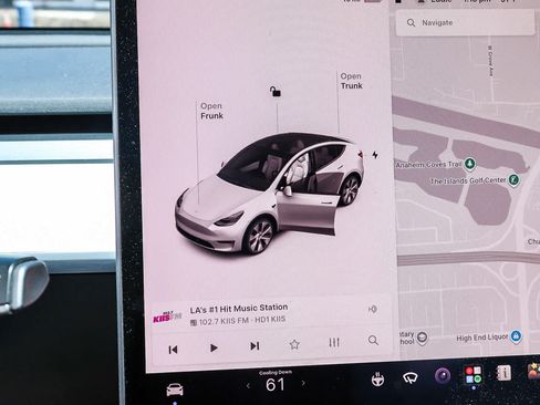 Used 2021 Tesla Model Y Long Range AWD/4WD image 23