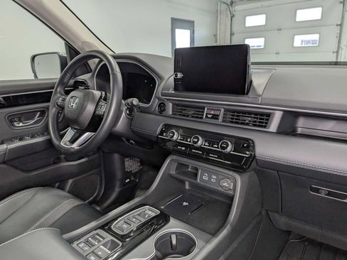 Certified 2025 Honda Pilot Touring image 45