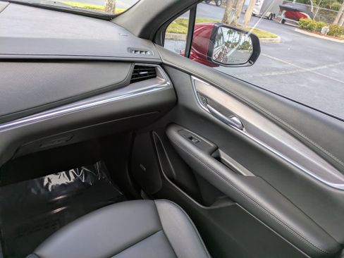 Used 2023 Cadillac XT5 Luxury FWD image 16