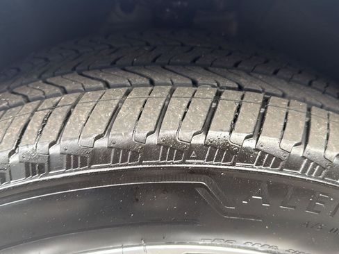 Used 2024 Chevrolet Equinox LT AWD/4WD image 36