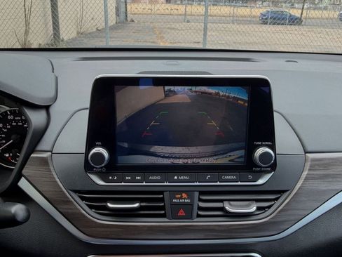 Used 2025 Nissan Altima 2.5 SV image 23