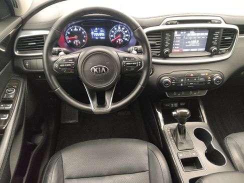 Used 2017 Kia Sorento EX image 22