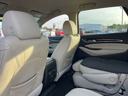 Used 2020 Buick Enclave Essence image 6