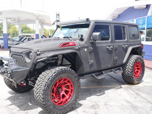 Used 2018 Jeep Wrangler Unlimited Sahara w/ Uconnect 4C Nav & Sound Group AWD/4WD image 8