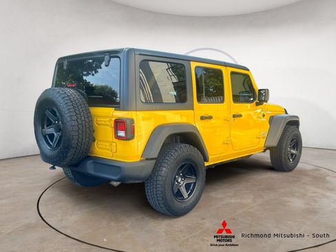 Used 2019 Jeep Wrangler Unlimited Sport S AWD/4WD image 3