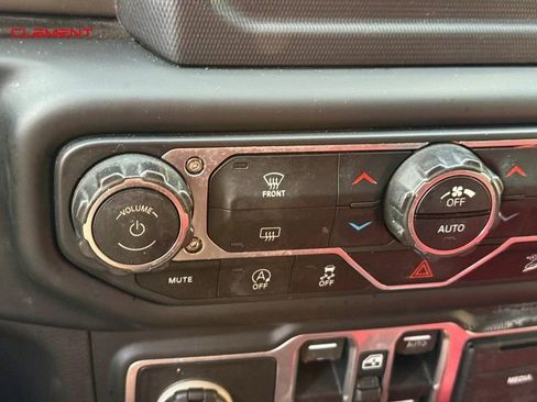 Used 2018 Jeep Wrangler Unlimited Sahara w/ LED Lighting Group image 19