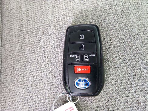 Used 2024 Toyota Sienna LE image 38