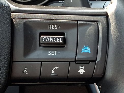 Used 2025 Nissan Rogue SV FWD image 22