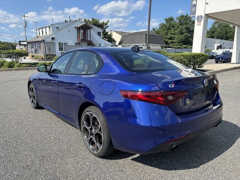 Used 2023 Alfa Romeo Giulia Ti AWD/4WD image 3