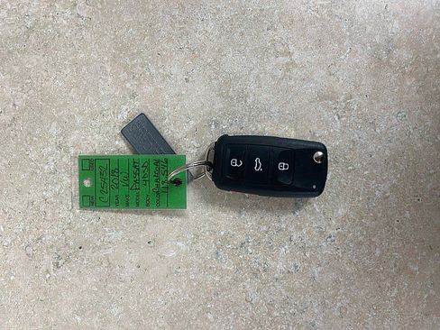 Used 2018 Volkswagen Passat 2.0T SE image 25