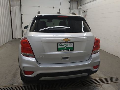 Used 2018 Chevrolet Trax LT w/ LT Convenience Package FWD image 6