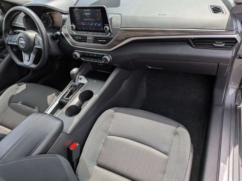 Used 2025 Nissan Altima 2.5 SV FWD image 31