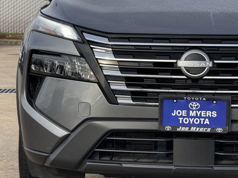 Used 2024 Nissan Rogue SV image 5