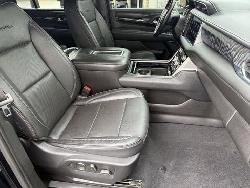 Used 2021 GMC Yukon Denali w/ Denali Premium Package AWD/4WD image 18
