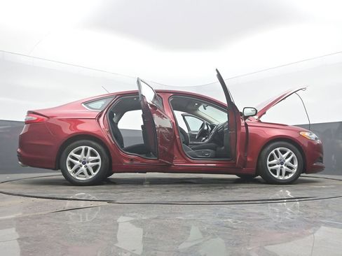 Used 2016 Ford Fusion SE image 61