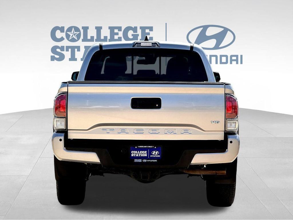 Used 2020 Toyota Tacoma TRD Off-Road w/ Technology Package AWD/4WD image 9