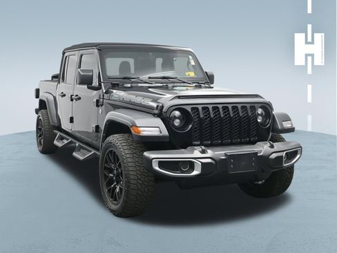 Used 2023 Jeep Gladiator Sport image 3