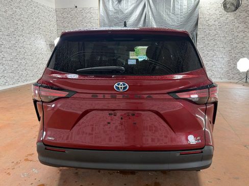 Used 2021 Toyota Sienna LE AWD/4WD image 5