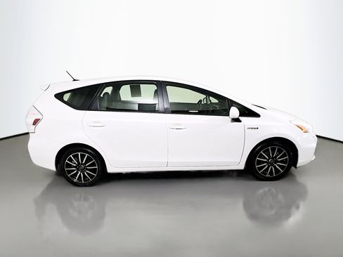 Used 2013 Toyota Prius V Five image 3