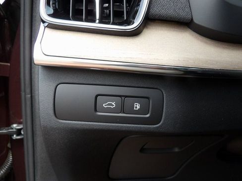 Certified 2025 Volvo XC90 T8 Plus w/ Protection Package Premier AWD/4WD image 23