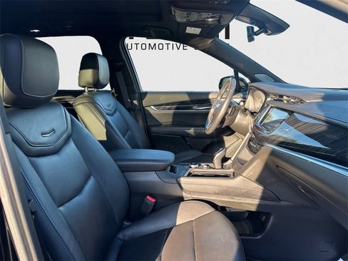 Used 2025 Cadillac XT6 Premium Luxury image 27