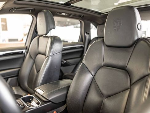 Used 2014 Porsche Cayenne Platinum Edition image 20