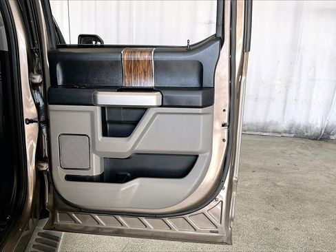 Used 2018 Ford F150 Lariat image 23