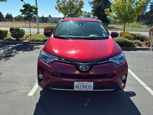 Used 2018 Toyota RAV4 Limited w/ Advanced Technology Package AWD/4WD image 9