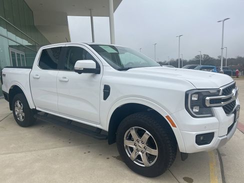 Used 2025 Ford Ranger Lariat w/ FX4 Off-Road Package image 12