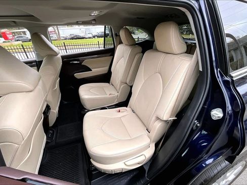 Used 2021 Toyota Highlander Limited image 21