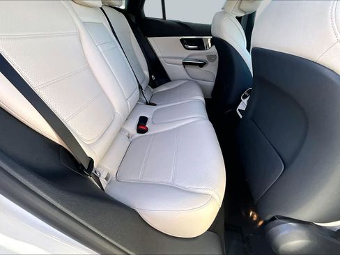 Used 2024 Mercedes-Benz GLC 300 4MATIC image 19